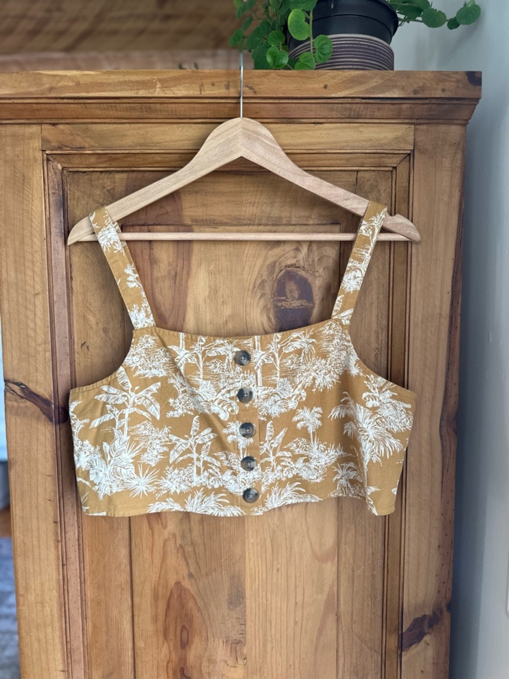 American Eagle Mustard Tropical Print Button-Front Crop Top Large